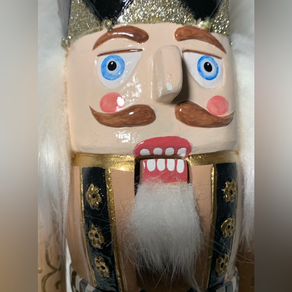 MacKenzie-Childs Della Robbia Sugared Nutcracker NEW WITH DEFECT - Picture 7 of 9